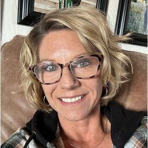 Meet your Posher, Dana